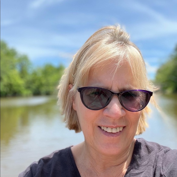 Meet your Posher, Carol - Picture 2 of 7